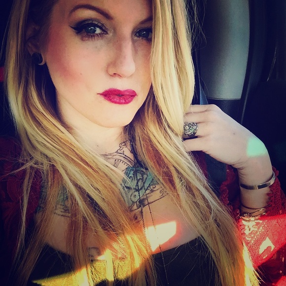 Meet your Posher, Jessica - Picture 1 of 1